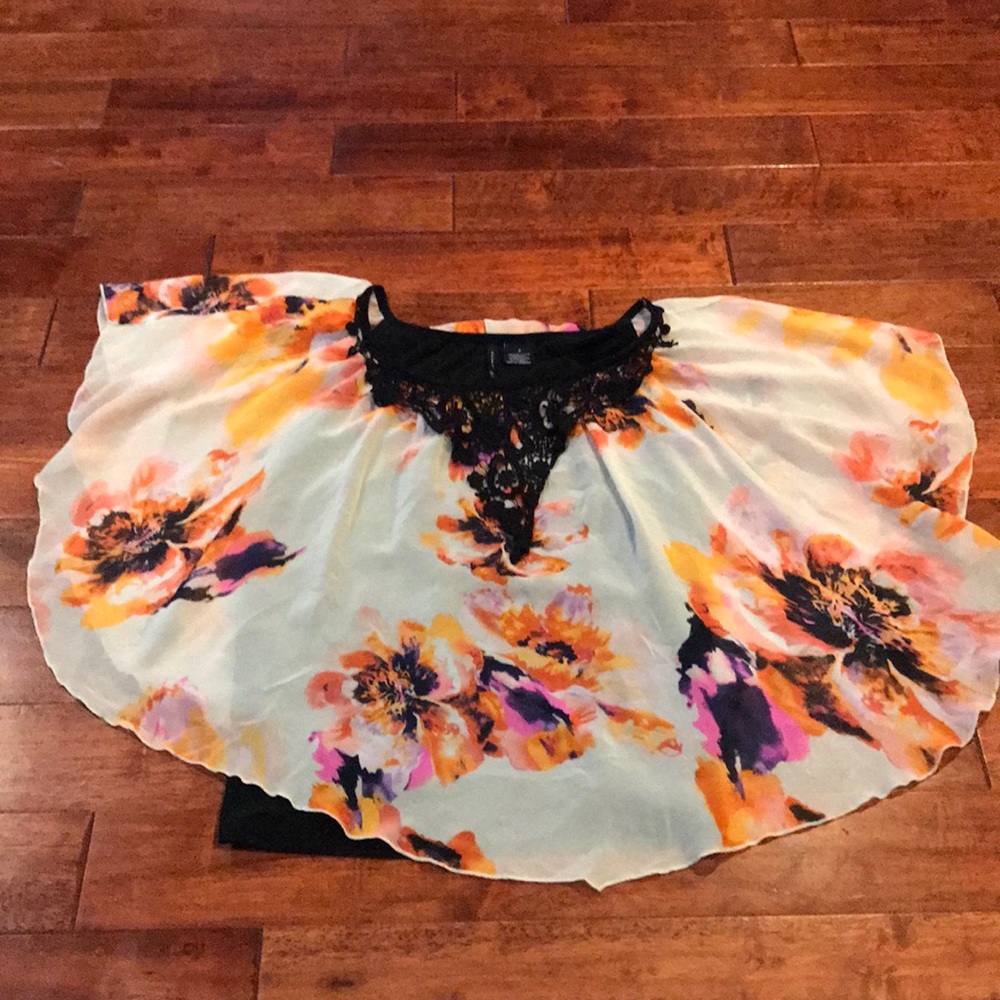 A floral pattern blouse